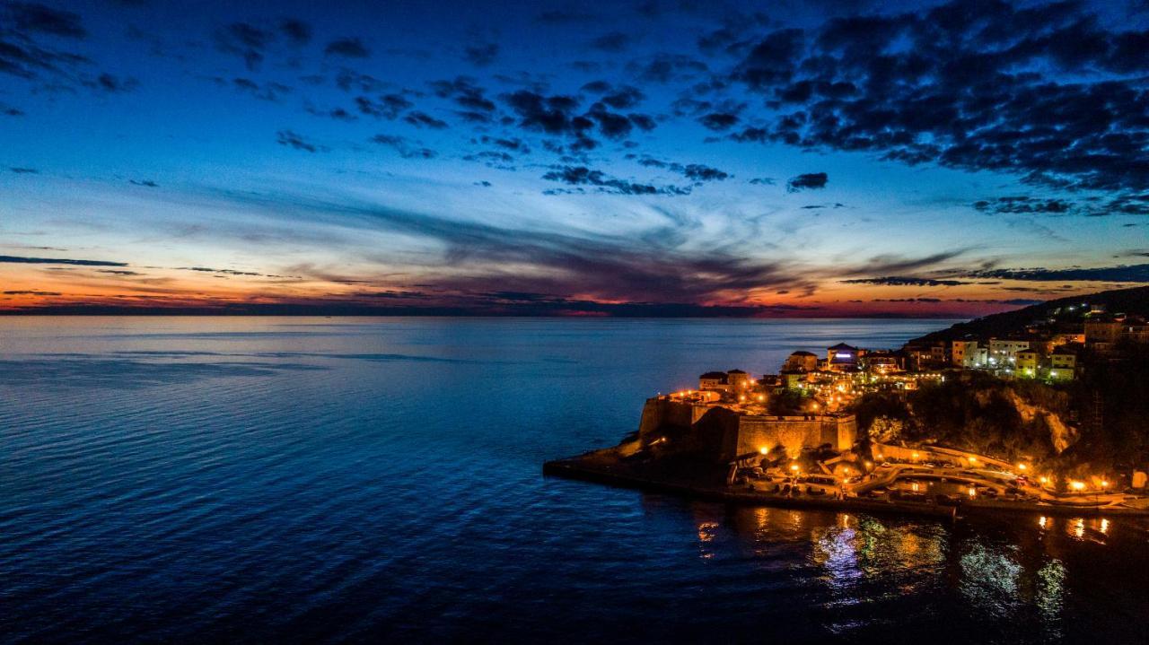 Metropolis Ξενοδοχείο Ούλτσιν Εξωτερικό φωτογραφία
